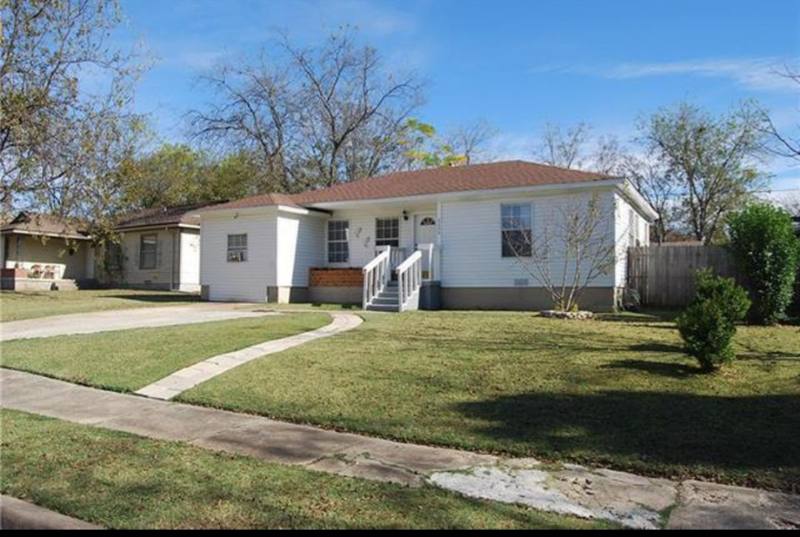 Apartment for rent at 2208 N Farola Dr, Dallas, TX 75228