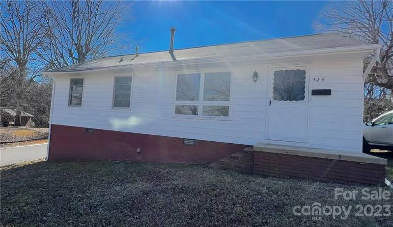 House for rent at 323 Oakwood Circle, Gastonia, NC 28054