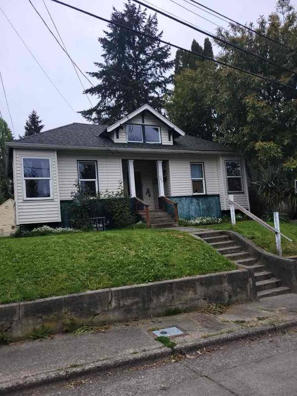 Apartment for rent at 908 15th St #2, Bremerton, WA 98337