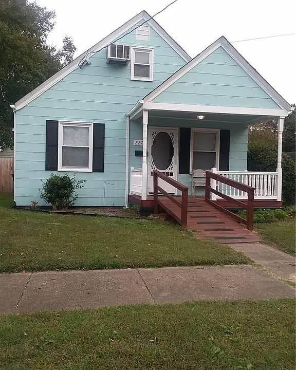 House for rent at 227 Constitution Ave, Portsmouth, VA 23704
