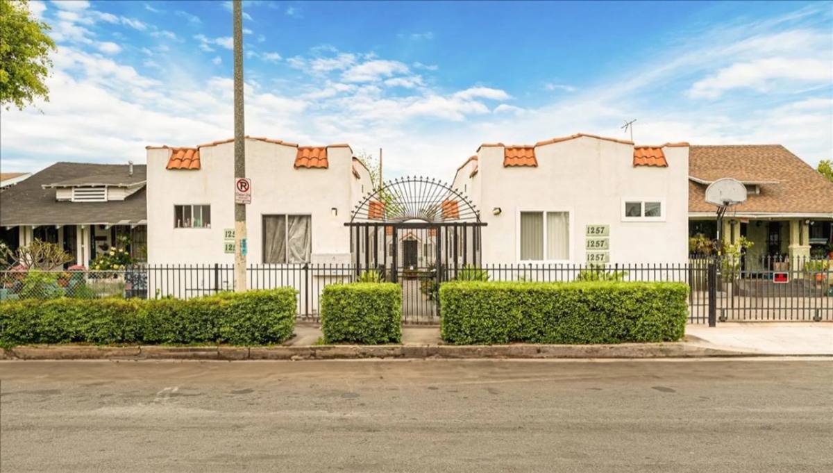 Apartment for rent at 1257 W 38th St, Los Angeles, CA 90037