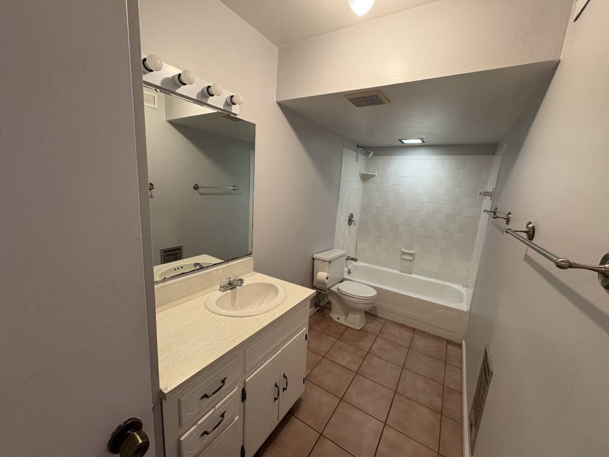Apartment for rent at 4240 Crestview Dr #A, Chattanooga, TN 37415