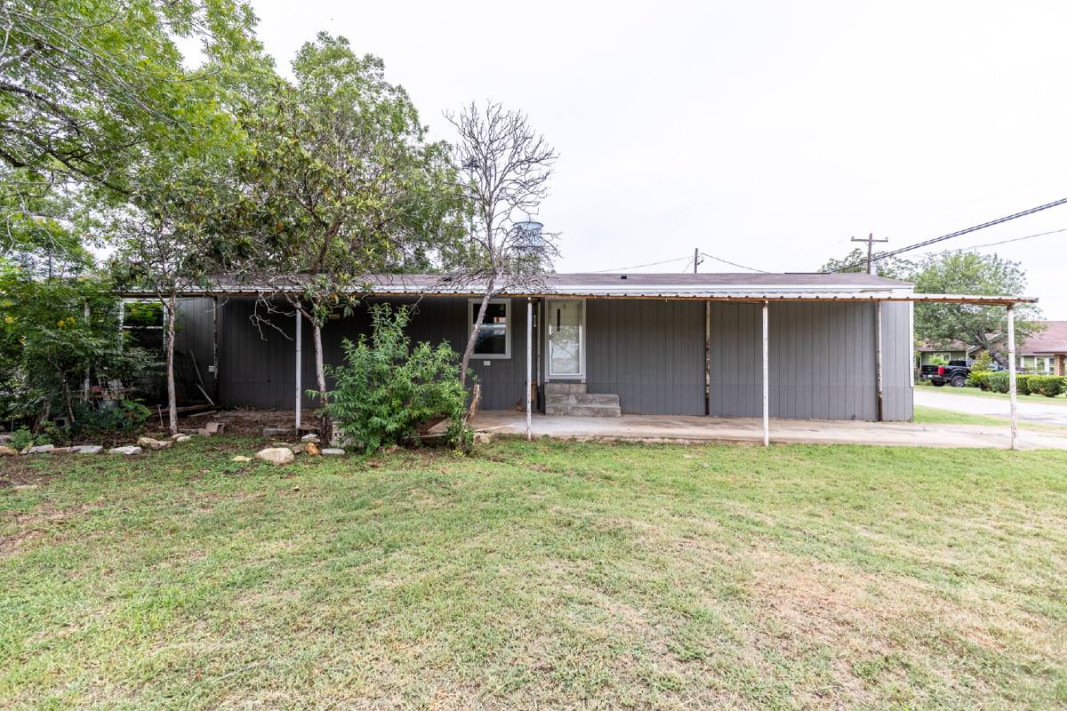 House for rent at 1114 Standish St, Floresville, TX 78114
