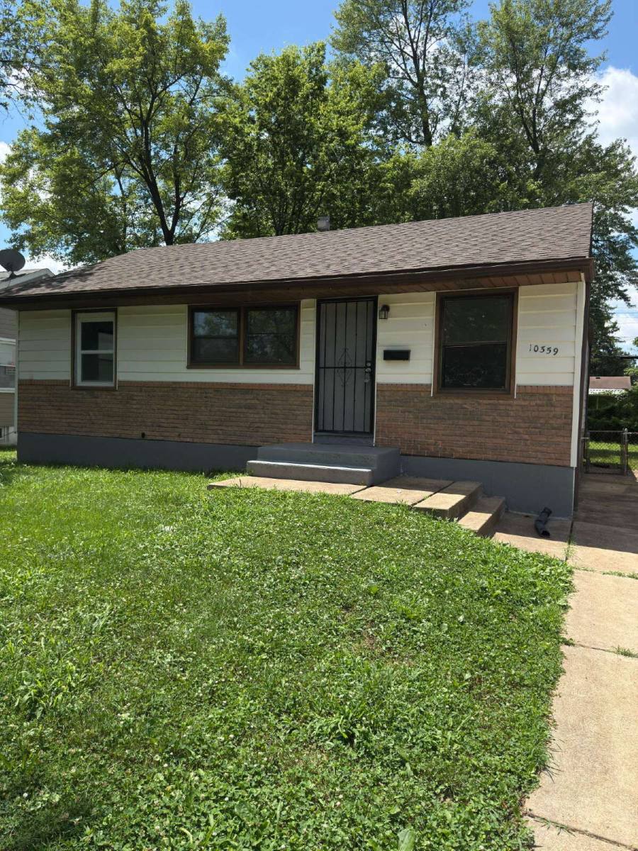 House for rent at 10359 Renfrew Dr, Saint Louis, MO 63137