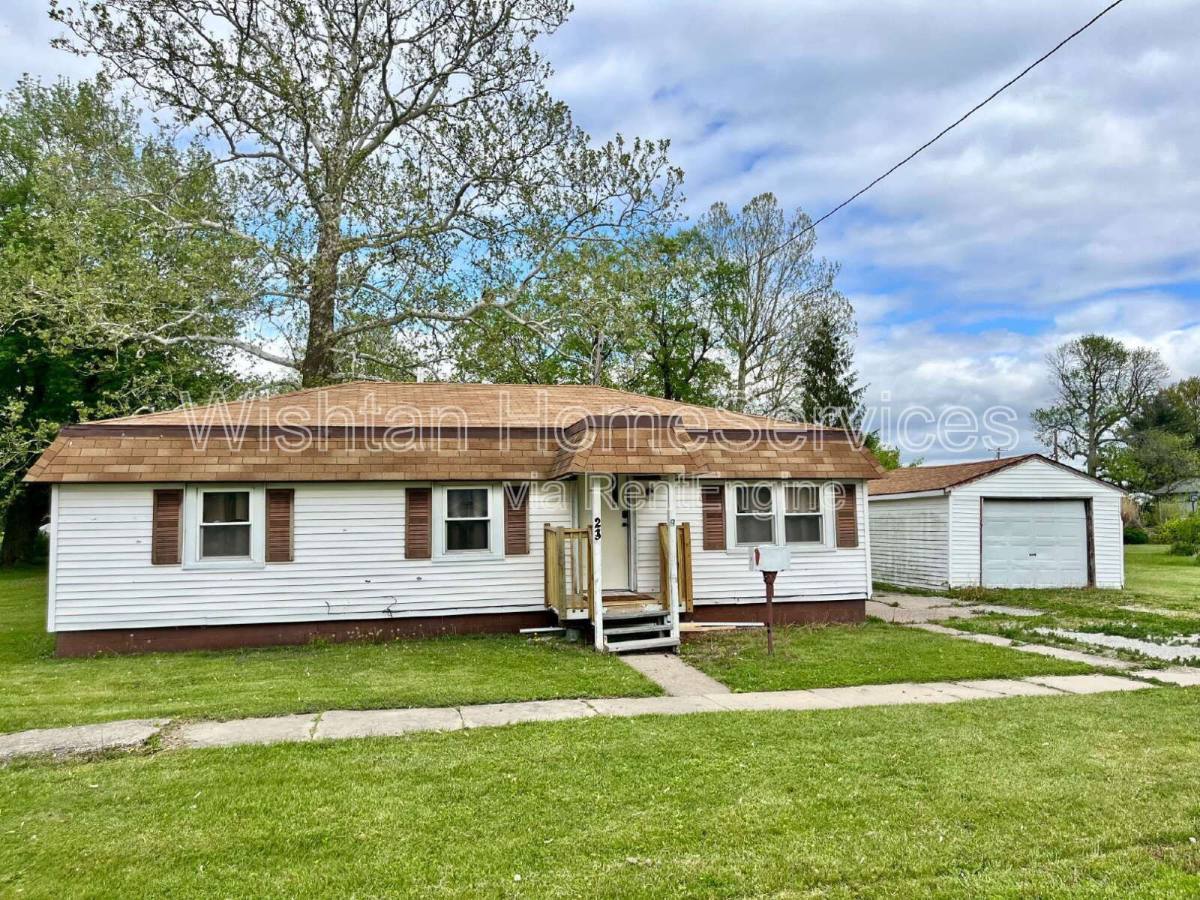 House for rent at 23 S Lincoln St, Carthage, IL 62321