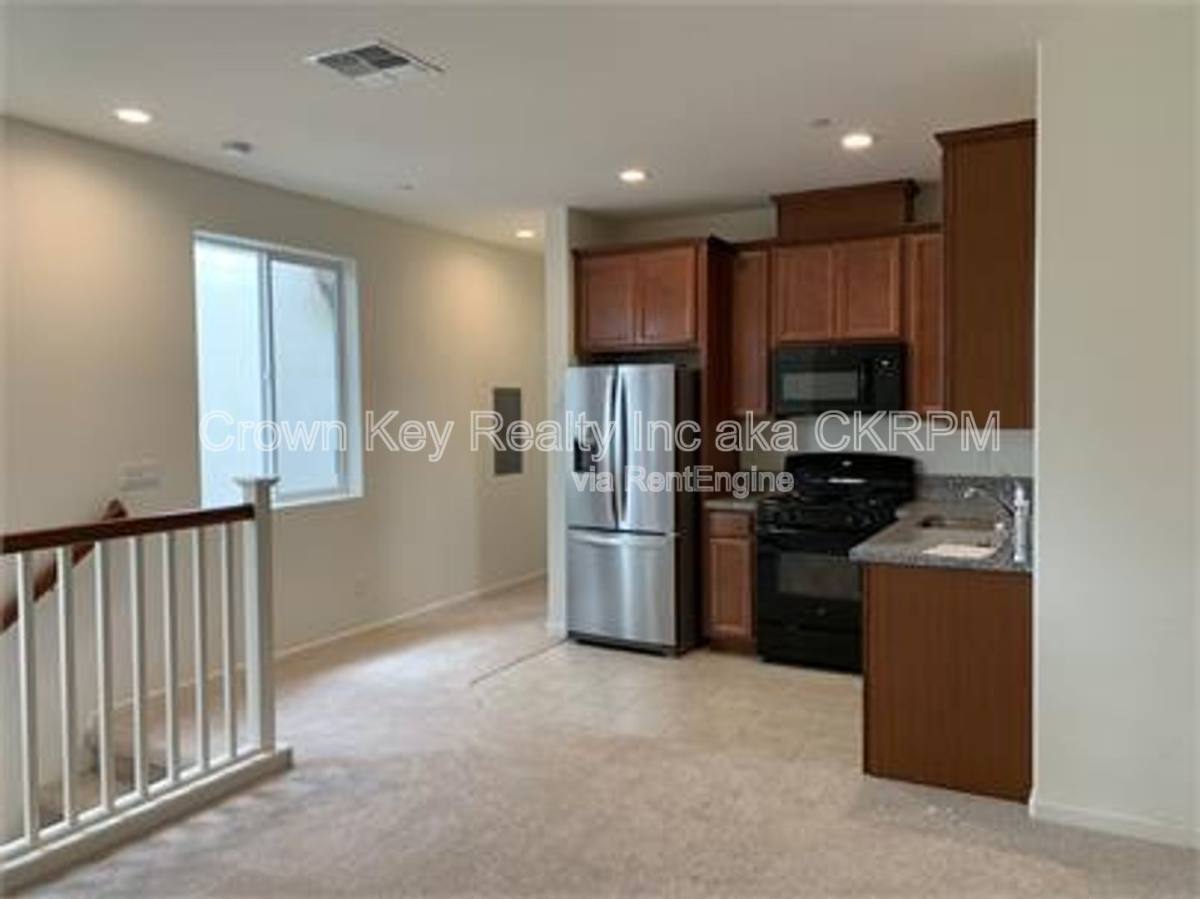 Apartment for rent at 473 E Albertina Ave #CASITA, Tracy, CA 95391