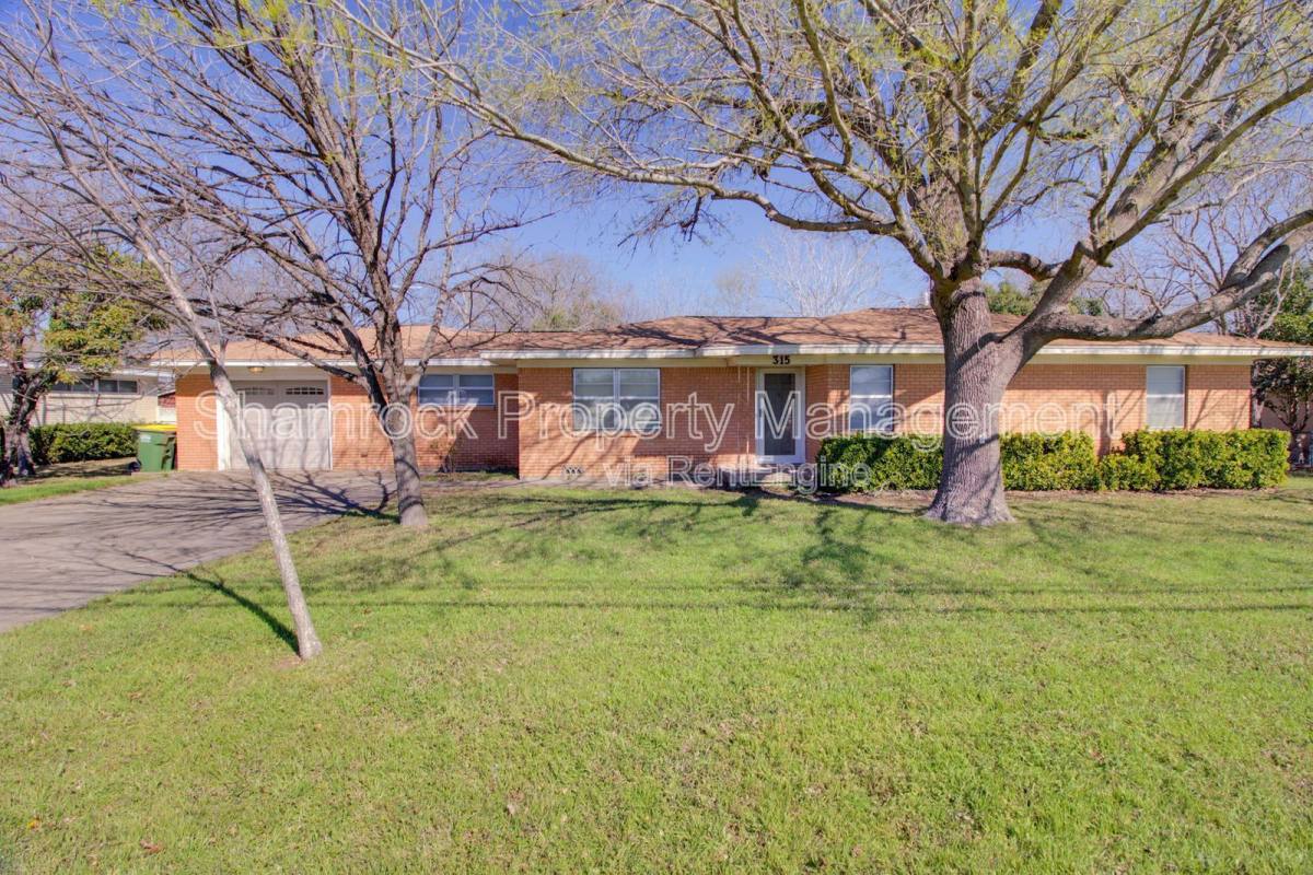 House for rent at 315 Estates Dr, Woodway, TX 76712