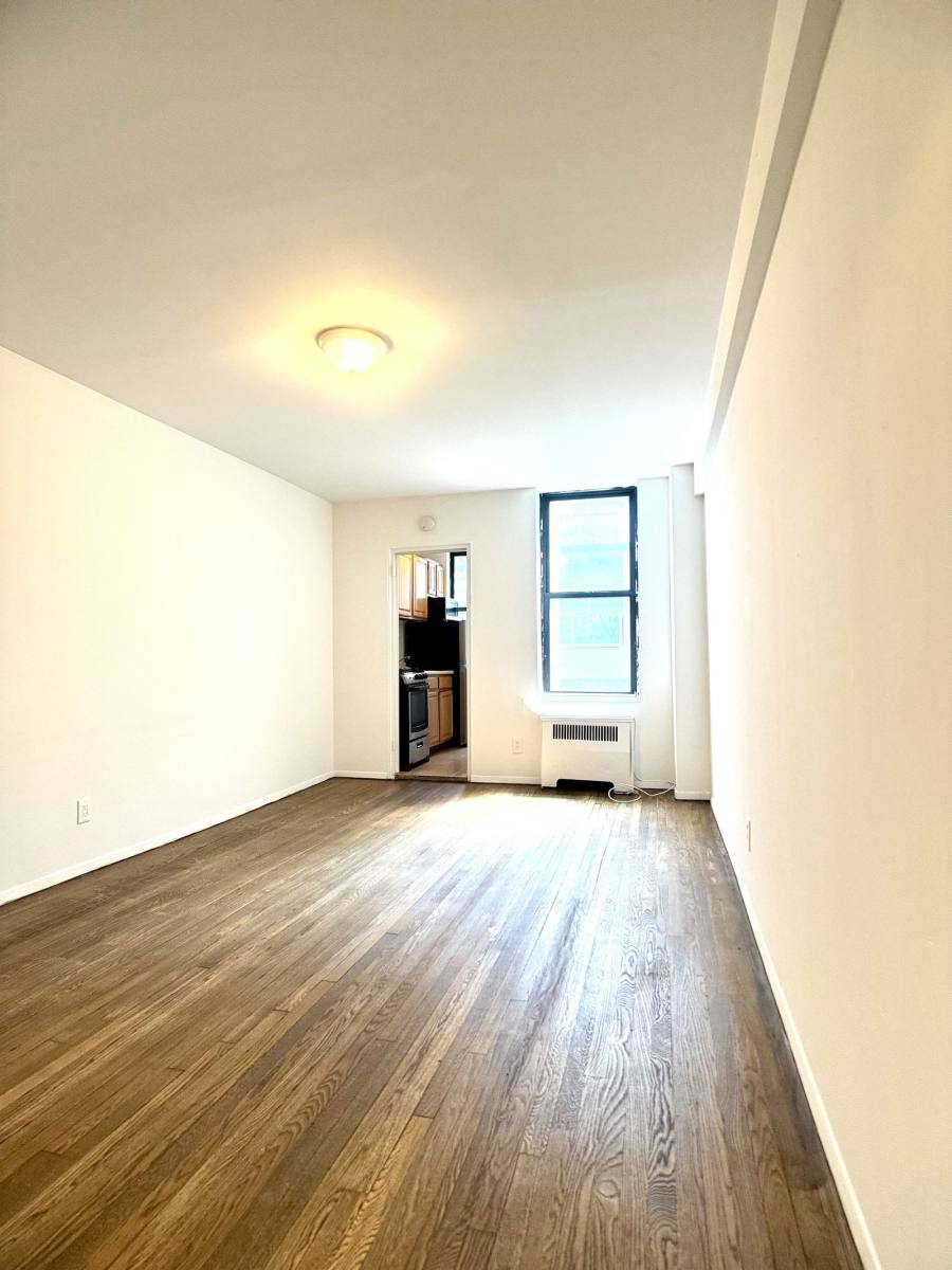 Apartment for rent at 156 E 85th St #3E, New York, NY 10028
