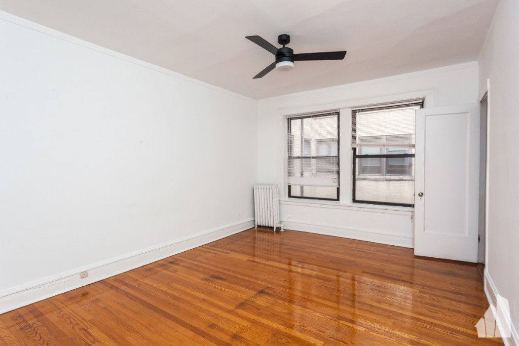 Apartment for rent at 439 W Melrose St #45-1B, Chicago, IL 60657