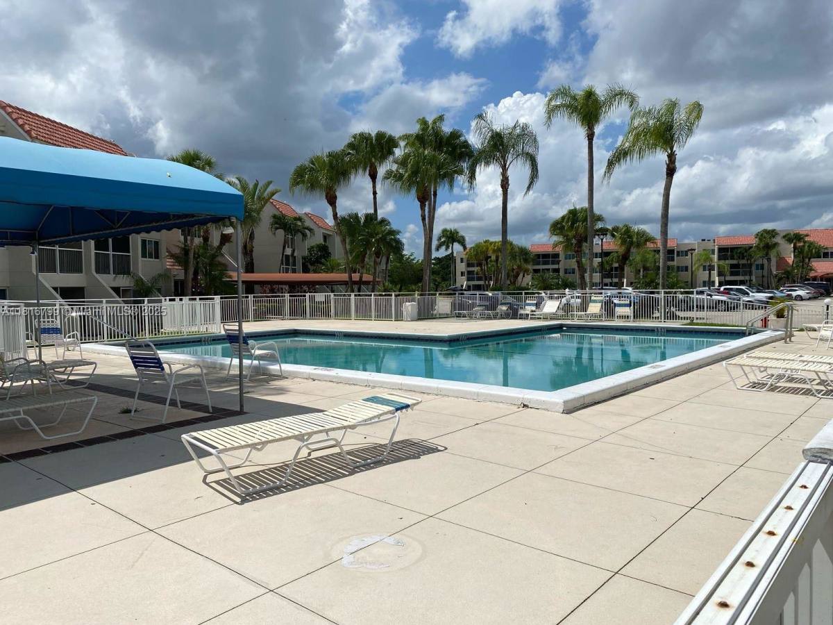 Condo for rent at 100 Lakeview Dr #316, Fort Lauderdale, FL 33326