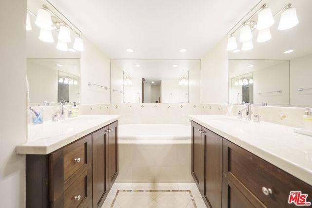 Townhouse for rent at 642 Hermosa Ave, Hermosa Beach, CA 90254