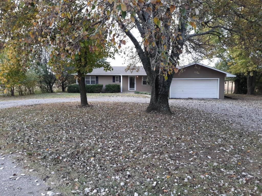 House for rent at 13562 E 450 Rd, Claremore, OK 74017