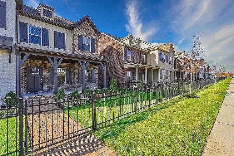 Townhouse for rent at 1613 Drakes Creek Rd, Hendersonville, TN 37075