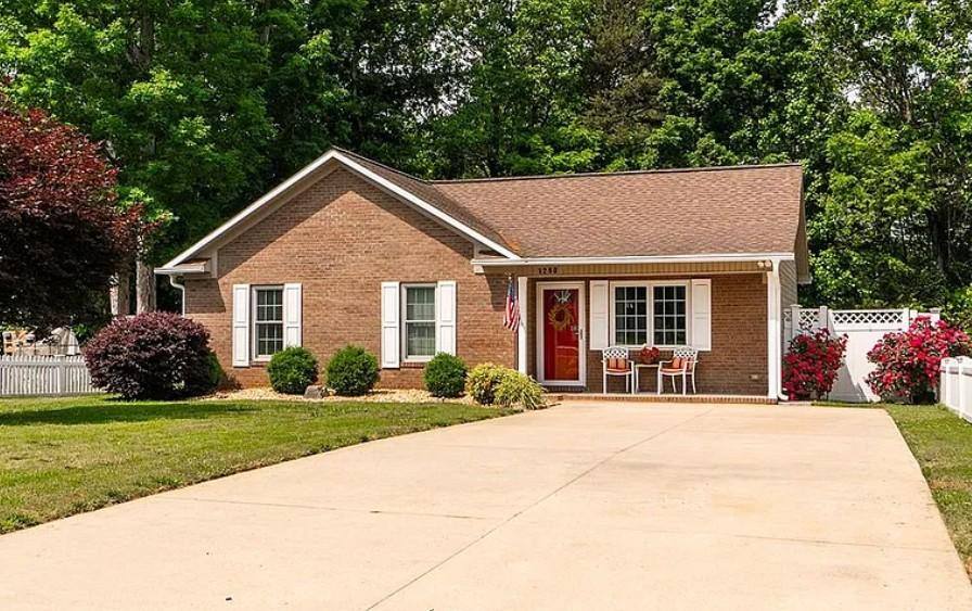 House for rent at 1290 Pyrtle Dr, Graham, NC 27253