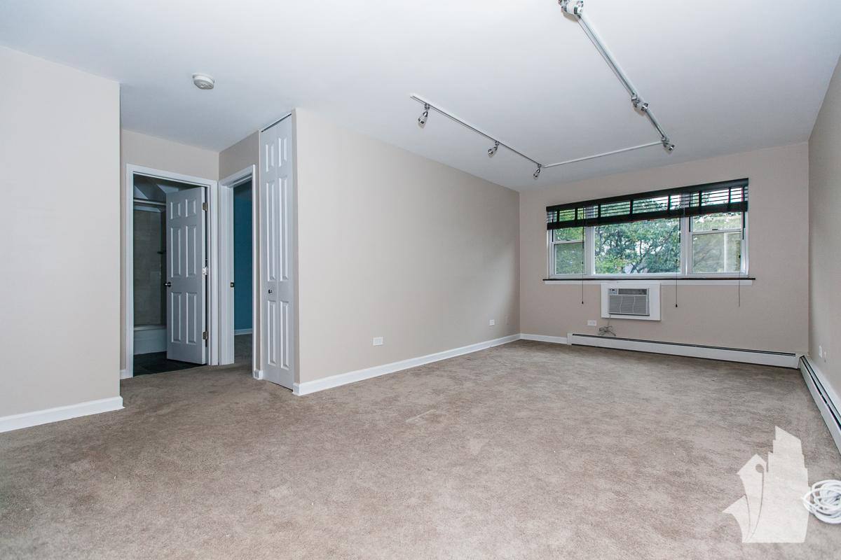 Apartment for rent at 619 Stratford #506, Chicago, IL 60657