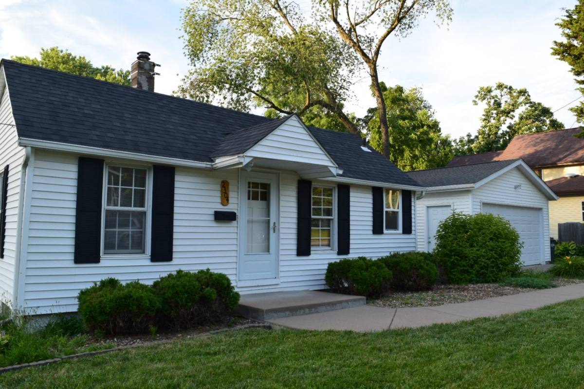 House for rent at 2304 23rd St Court, Bettendorf, IA 52722
