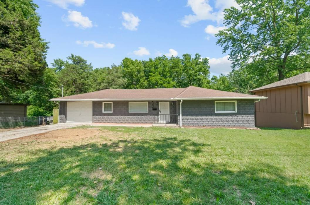 House for rent at 5413 Bellefontaine Ave, Kansas City, MO 64130
