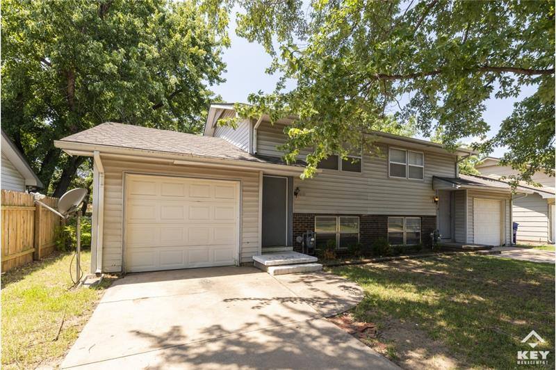 Townhouse for rent at 717 N Dougherty Ave, Wichita, KS 67212