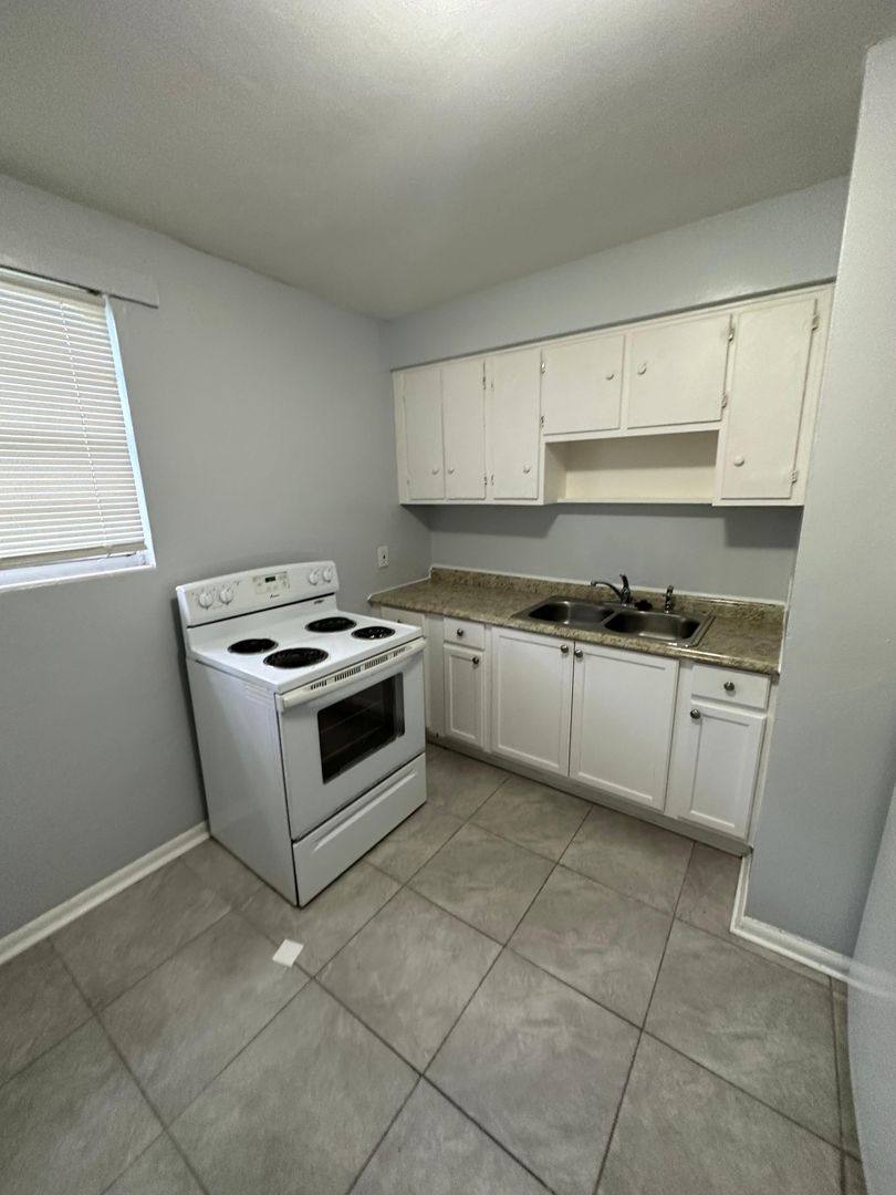 Apartment for rent at 1305 W 6th St, Jacksonville, FL 32209
