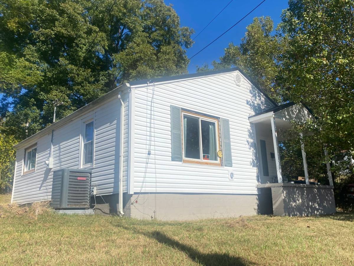 House for rent at 112 Chapel St, Greeneville, TN 37743