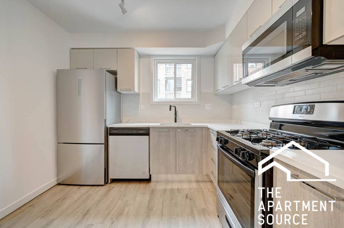 Apartment for rent at 7621 N Sheridan Rd, Chicago, IL 60626