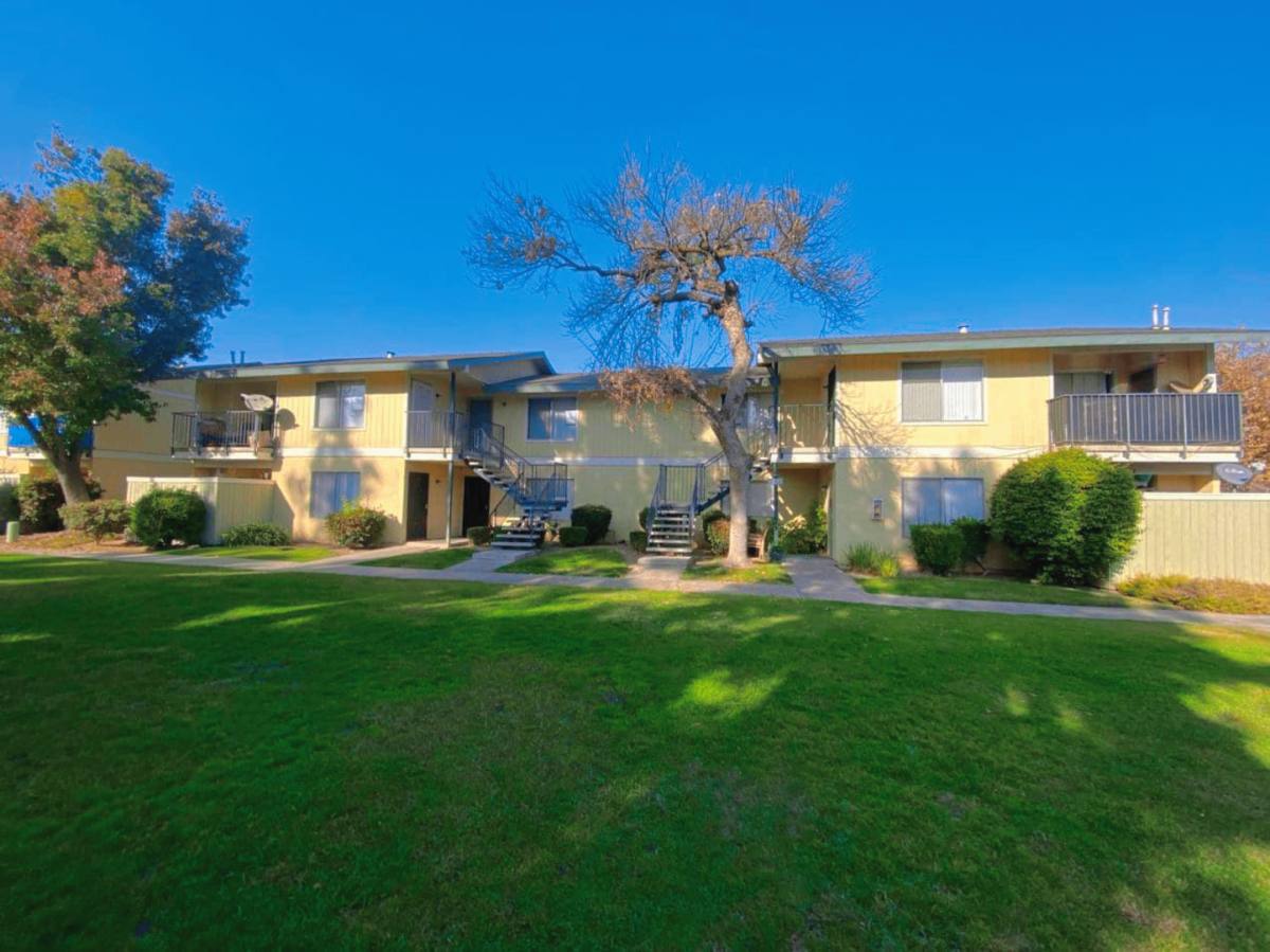 Apartment for rent at 5325 E Kings Canyon Rd, Fresno, CA 93727