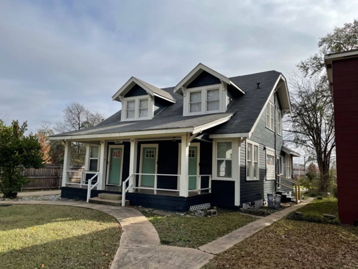 Apartment for rent at 1347 Glen Oak Place, Shreveport, LA 71103