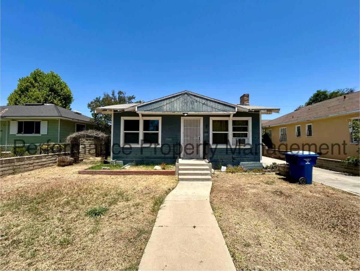 House for rent at 142 Highland Dr, Bakersfield, CA 93308