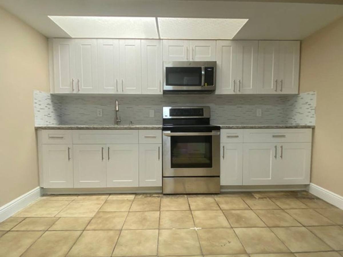 House for rent at 184 SE 10th St, Deerfield Beach, FL 33441