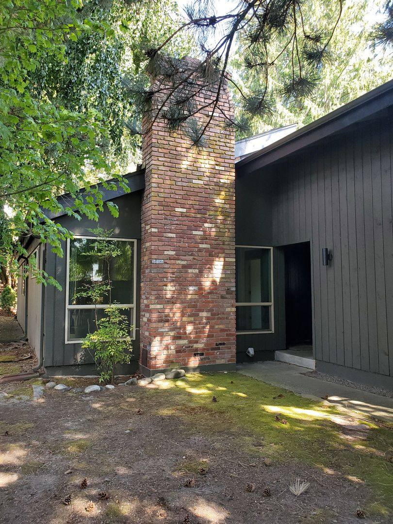 House for rent at 7074 25th Ave NE, Seattle, WA 98115