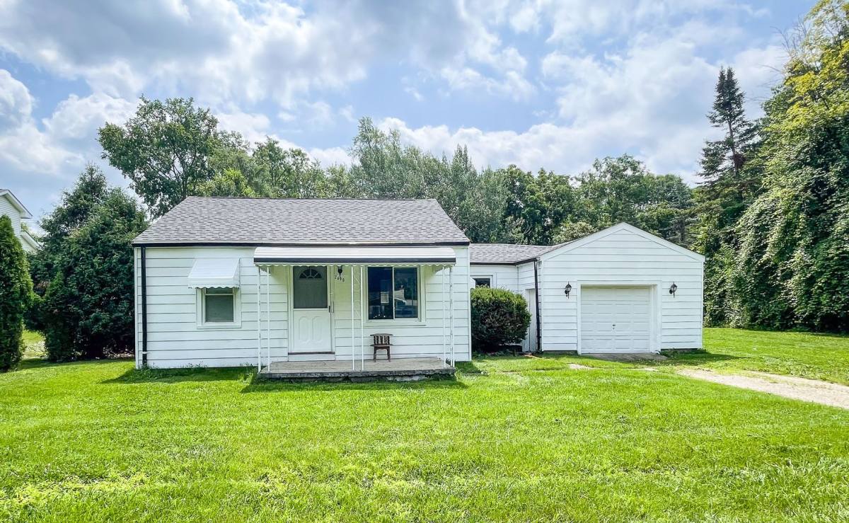 House for rent at 2690 Hatton Rd, Auburn Hills, MI 48326