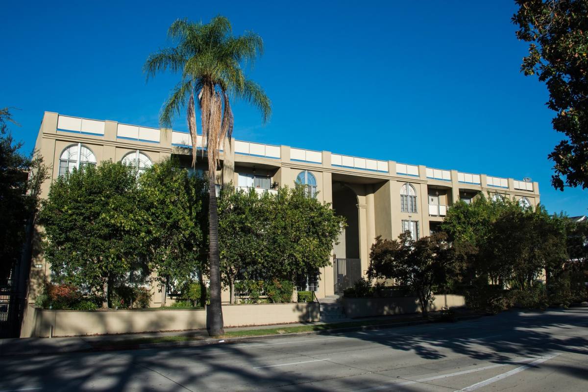 Apartment for rent at 191 S Sierra Madre Blvd, Pasadena, CA 91107