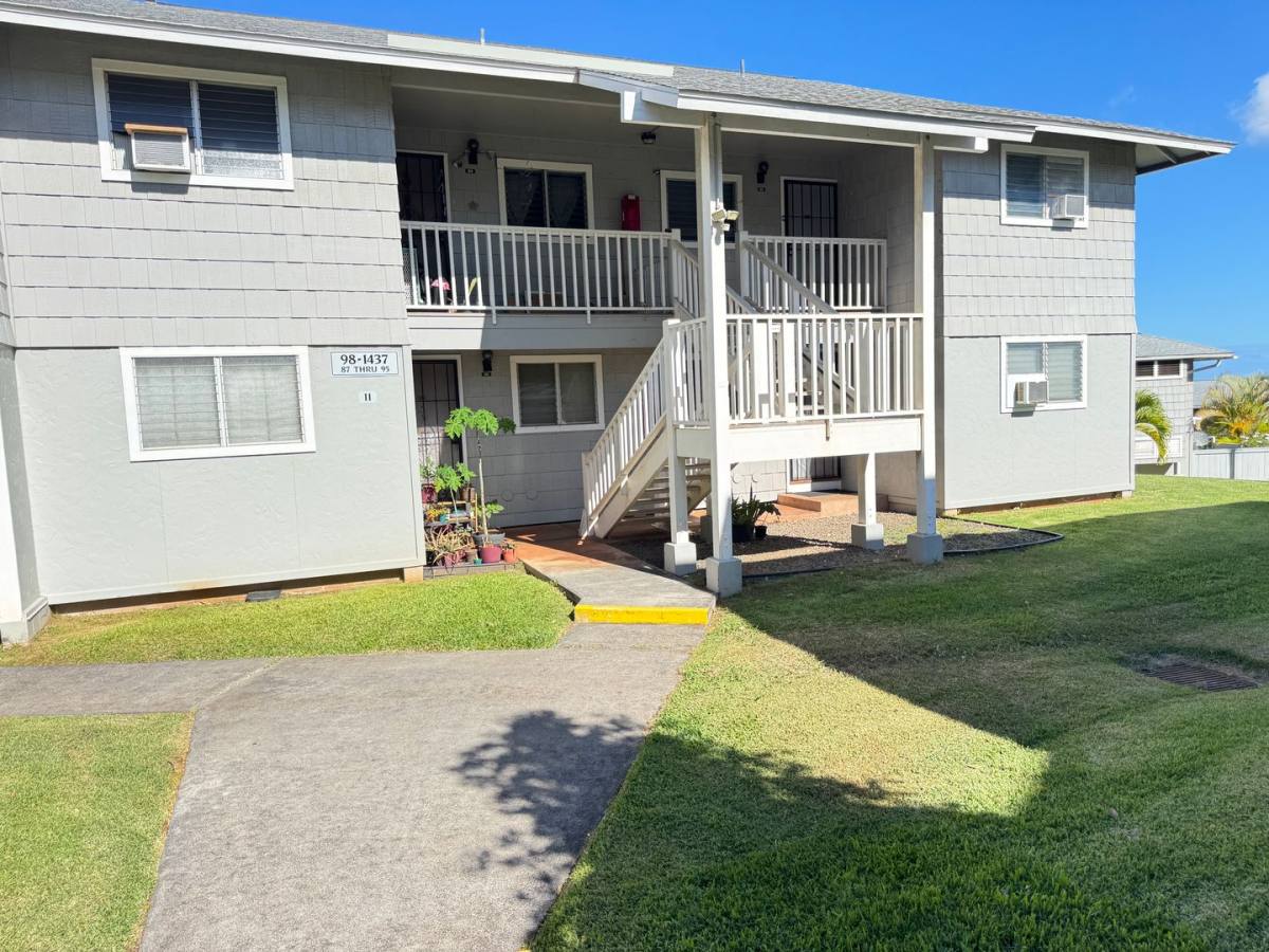 Apartment for rent at 98-1437 Kamahao St, Pearl City, HI 96782