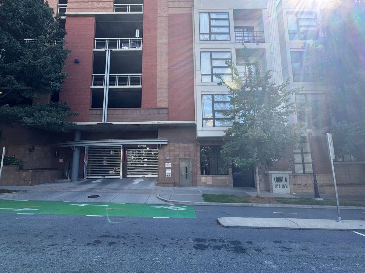 Apartment for rent at 525 E 6th St, Charlotte, NC 28202