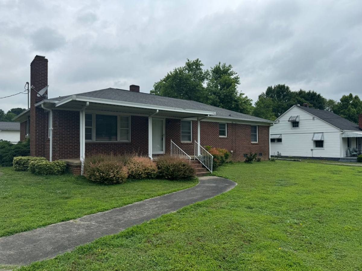 House for rent at 1020 W Catawba Ave, Mount Holly, NC 28120