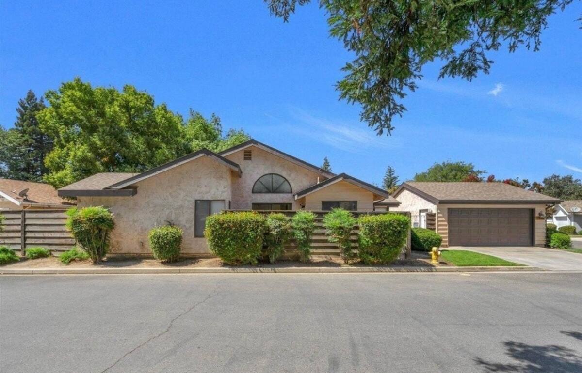 House for rent at 1749 E Babcock, Visalia, CA 93292