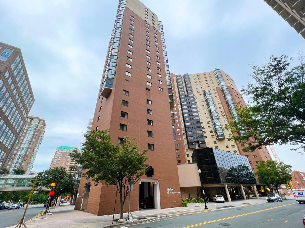 Condo for rent at 900 N Stafford St, Arlington, VA 22203
