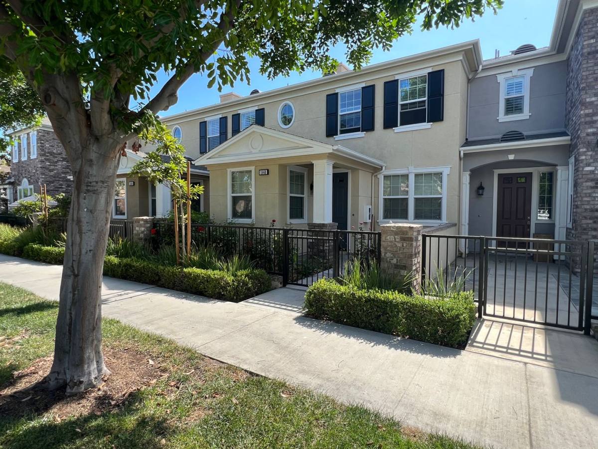 Townhouse for rent at 1446 Georgia St, Tustin, CA 92782