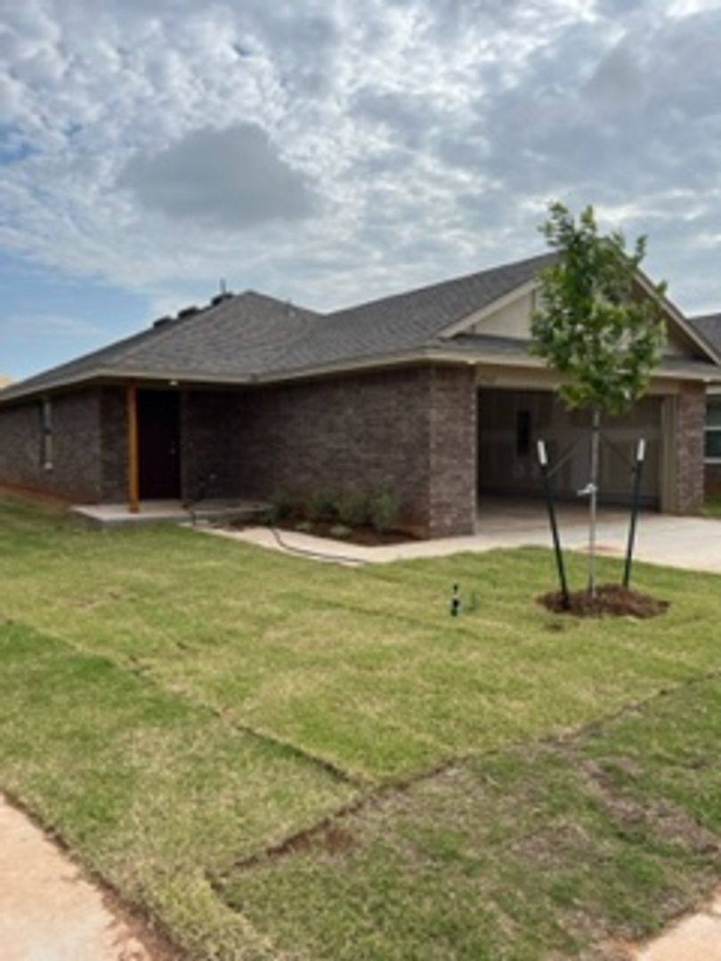 House for rent at 2949 NW 195th St, Edmond, OK 73012