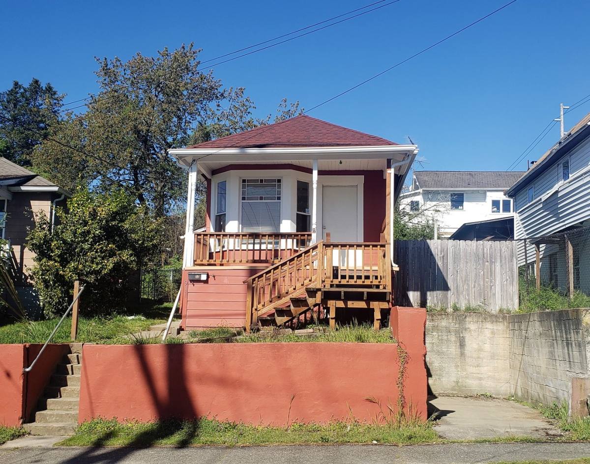 House for rent at 911 Chester Ave, Bremerton, WA 98337