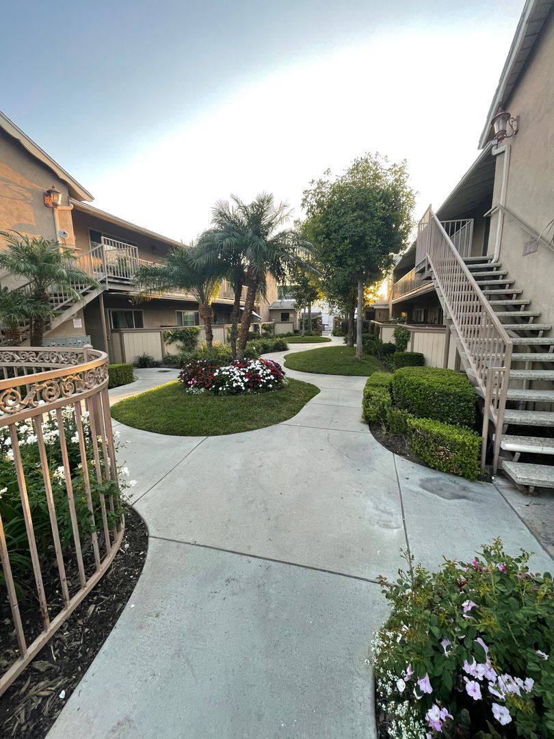 Apartment for rent at 549 & 555 S E St, Anaheim, CA 92805