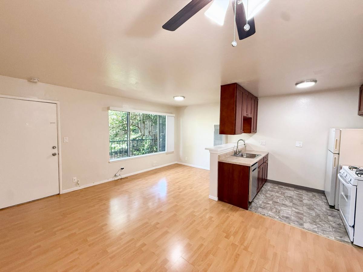 Apartment for rent at 475 Alcatraz Ave, Oakland, CA 94609