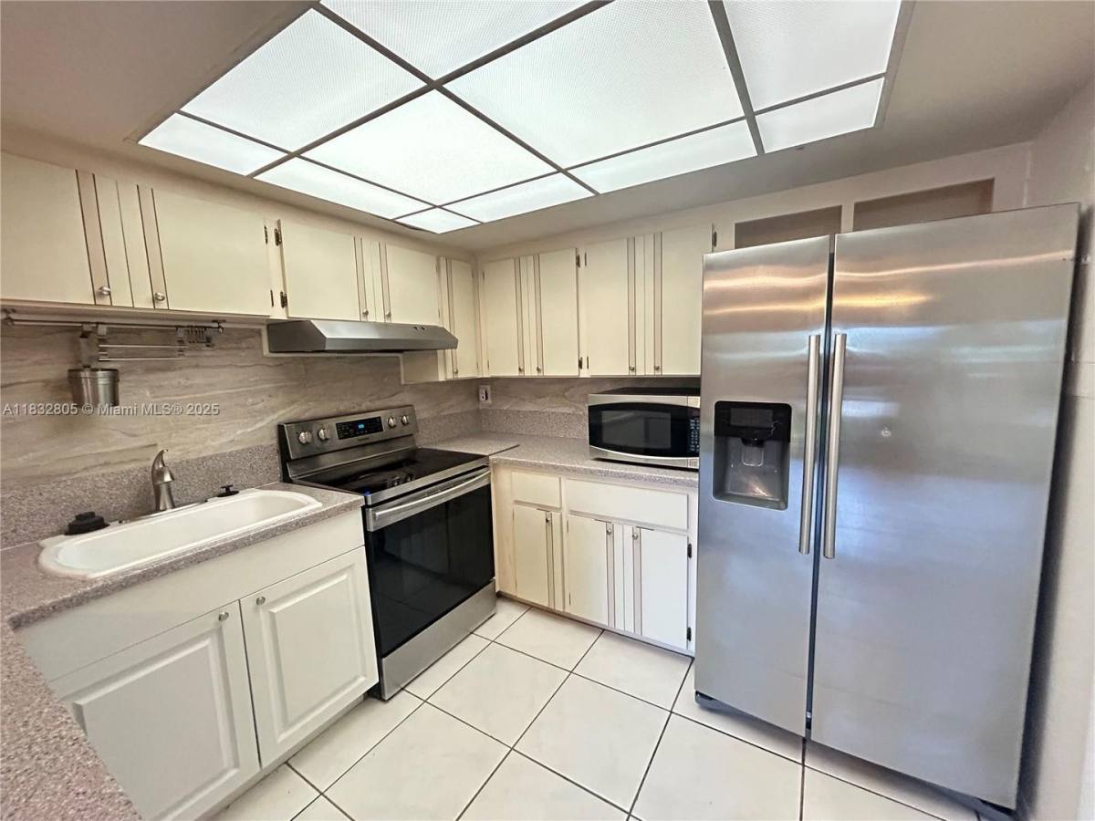 Townhouse for rent at 16 Toledo Court 3-38, Fort Lauderdale, FL 33324