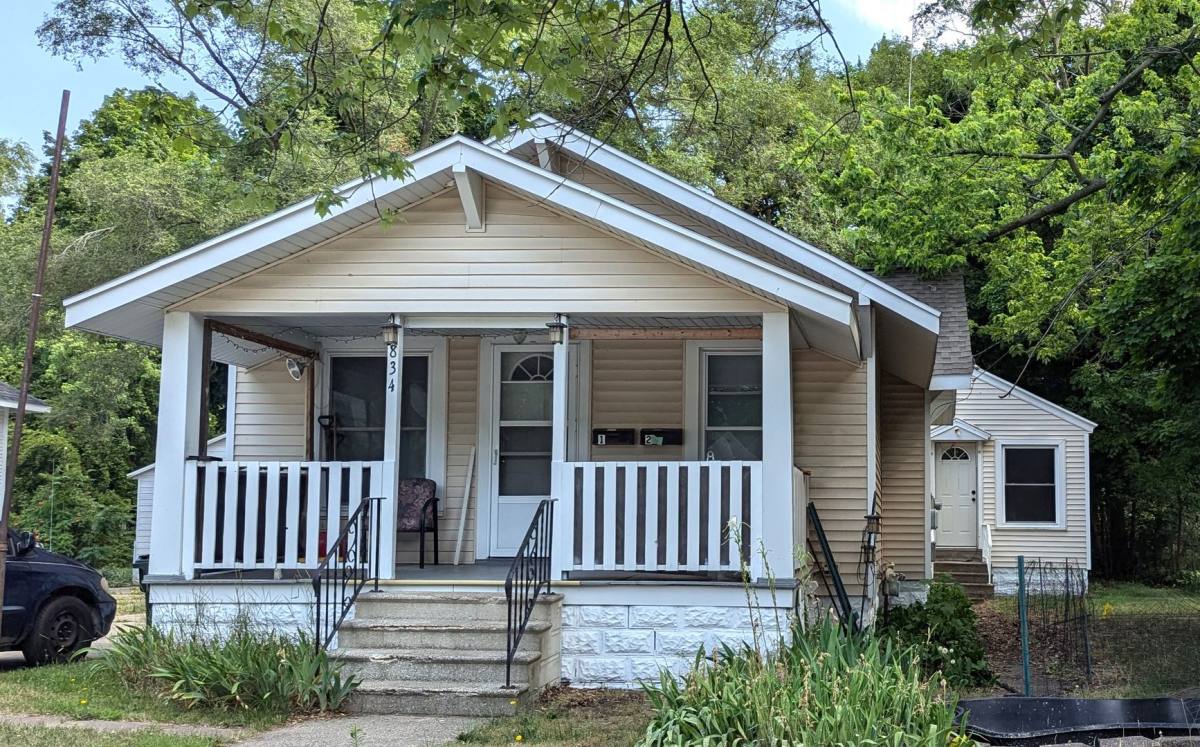 Apartment for rent at 834 W Southern Ave, Muskegon, MI 49441