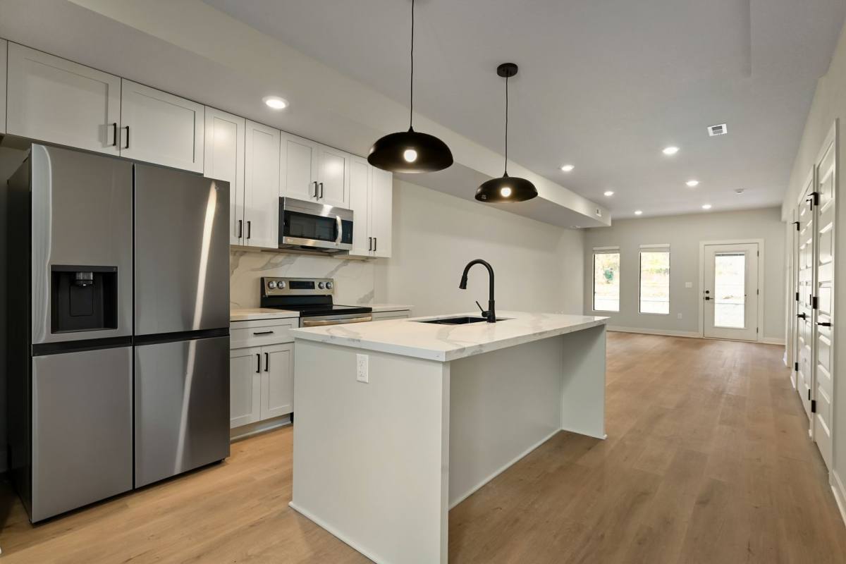 Townhouse for rent at 263 Persimmon Rd, Raymore, MO 64083