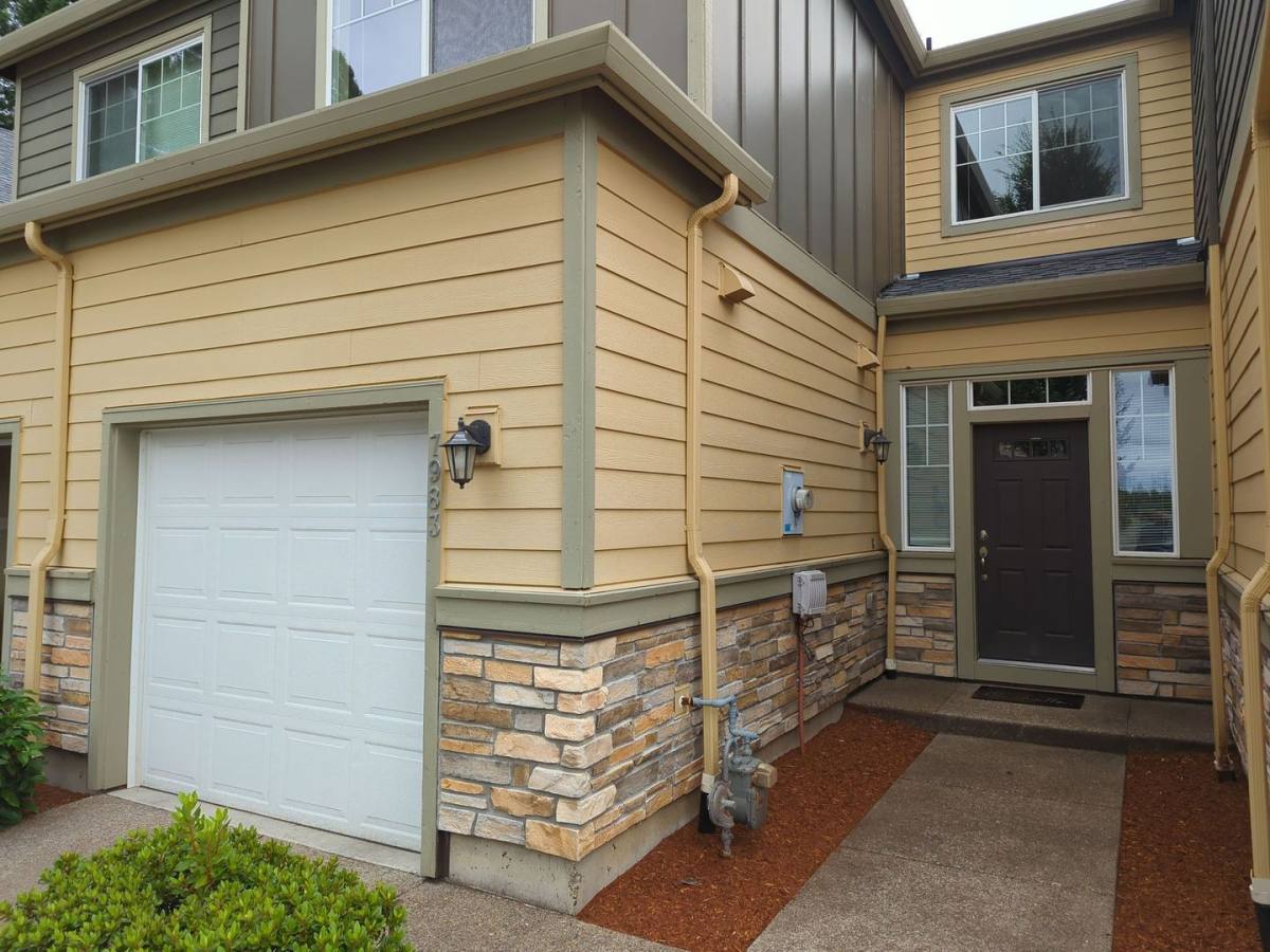 Townhouse for rent at 7983 NE Caitlin St, Beaverton, OR 97006