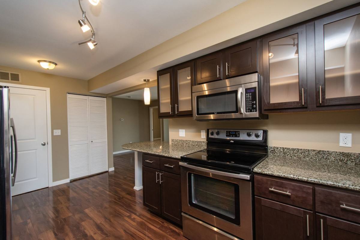 Apartment for rent at 1000 Oakcrest St Units 207, Iowa City, IA 52246