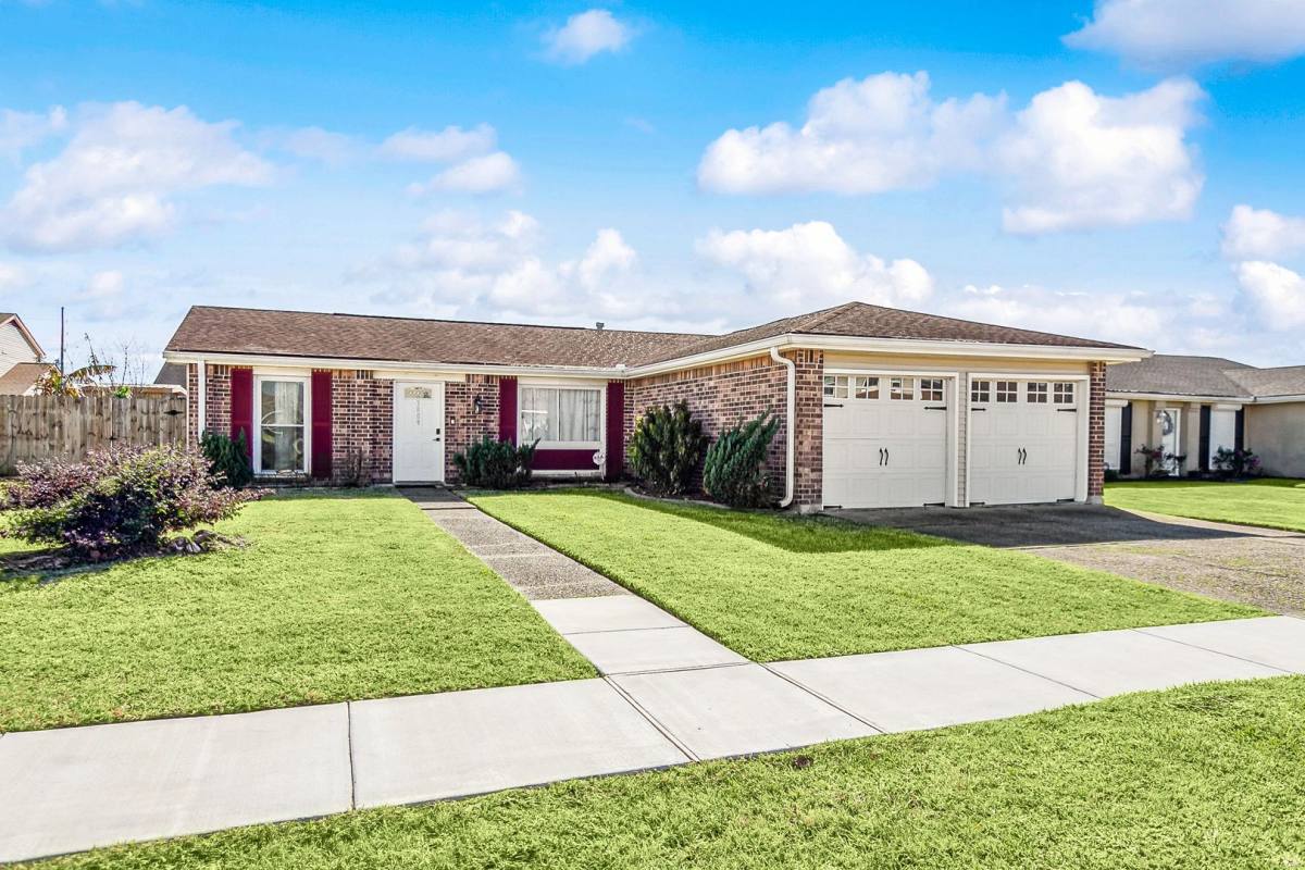 House for rent at 3809 Timberview Lane, Harvey, LA 70058