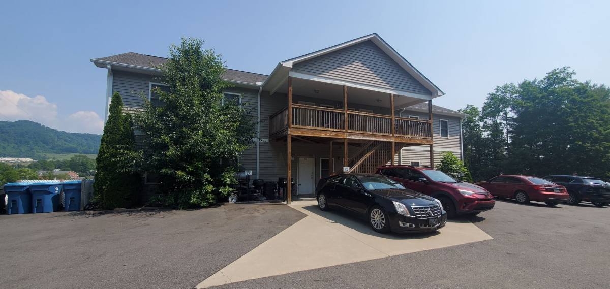 Apartment for rent at 337 Academy St, Jefferson, NC 28640
