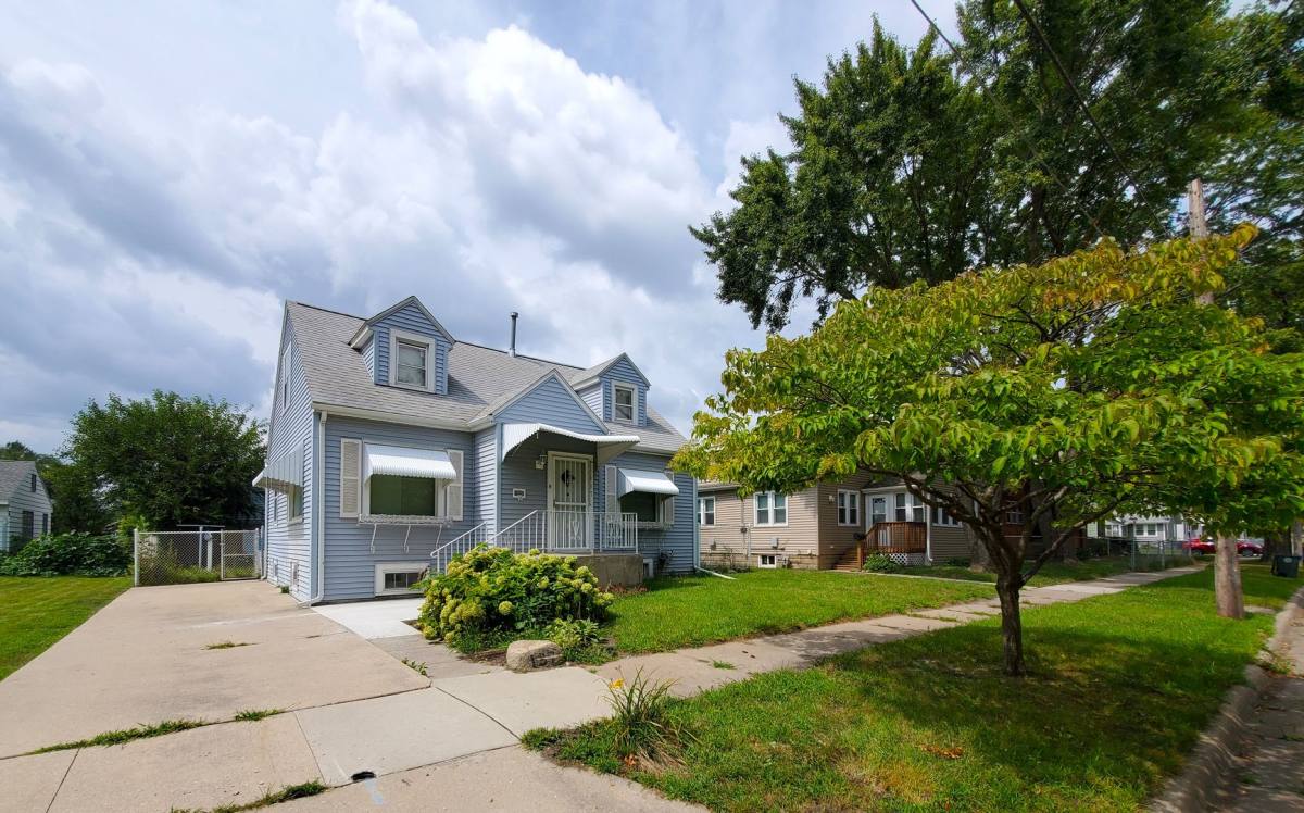 137 Hope Ave, Waterloo, IA 50703